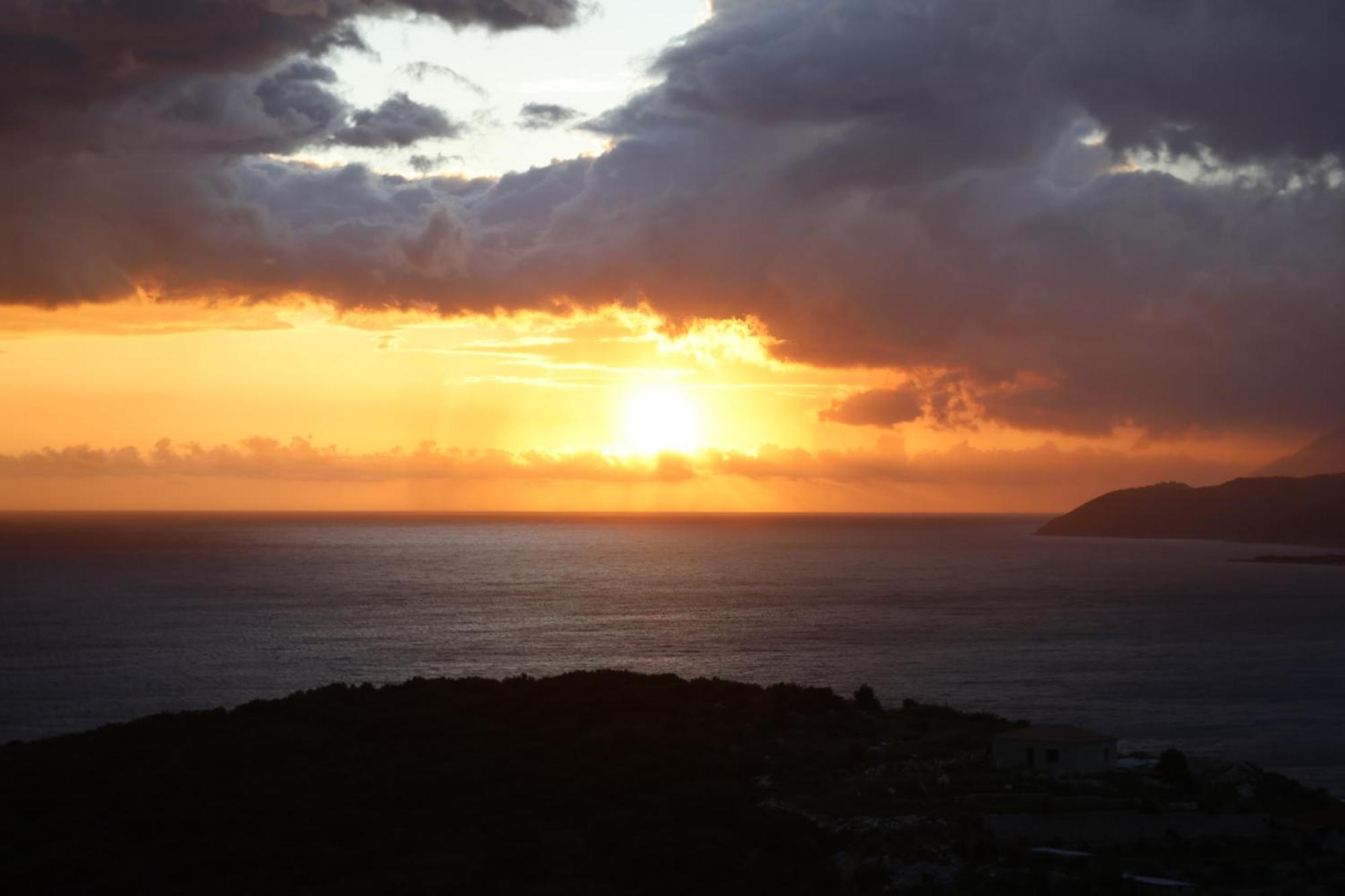 Sunset Serenity Himare Eksteriør bilde